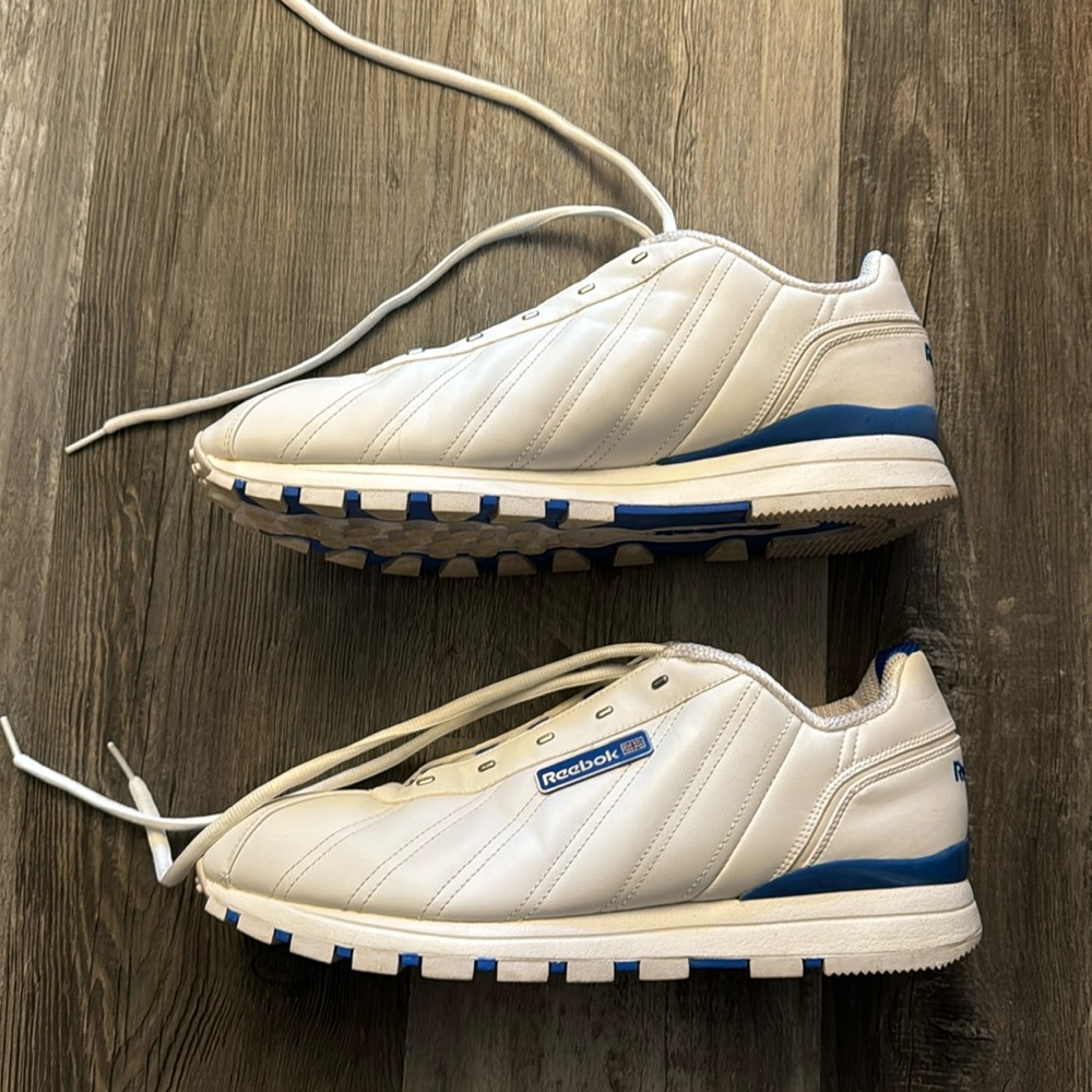Reebok Classic White Shoes with blue accents. EUC.